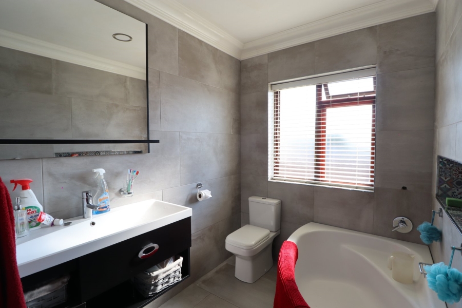3 Bedroom Property for Sale in Sherwood Eastern Cape